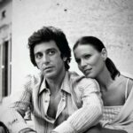 Όμορφη φωτογραφία του Al Pacino με την ηθοποιό Marthe Keller σε ένα διαφημιστικό στέκι για...