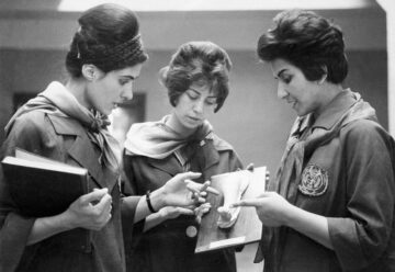 Αυτό είναι το Αφγανιστάν των δεκαετιών του 1950 και του 1960.  Φωτογραφία τραβηγμένη το 1962 στη Σχολή ...