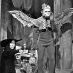 Η Margaret Hamilton and a Flying Monkey στο The Wizard of Oz (1939).  #seasonoft...