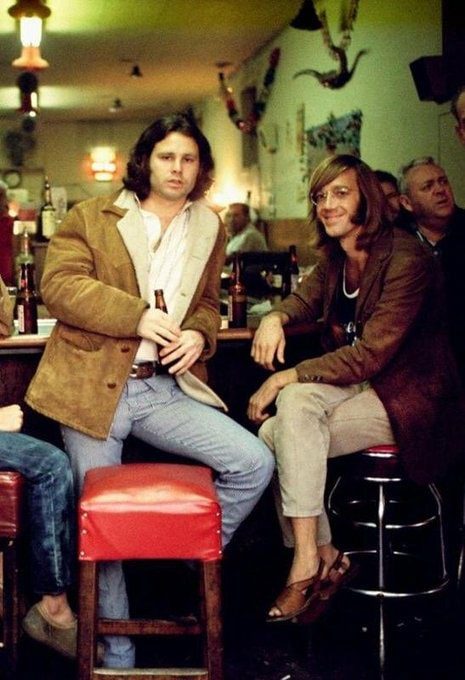 Ο Jim Morrison και ο Ray Manzarek στο αυθεντικό Hard Rock Café (1969).... 1