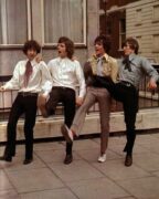 Οι Pink Floyd την ημέρα που υπέγραψαν με τη δισκογραφική εταιρεία EMI (1967)....