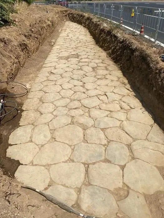 Ένα τέλεια διατηρημένο τμήμα της ρωμαϊκής οδού Via Flaminia, που ανακαλύφθηκε σε ένα... 1