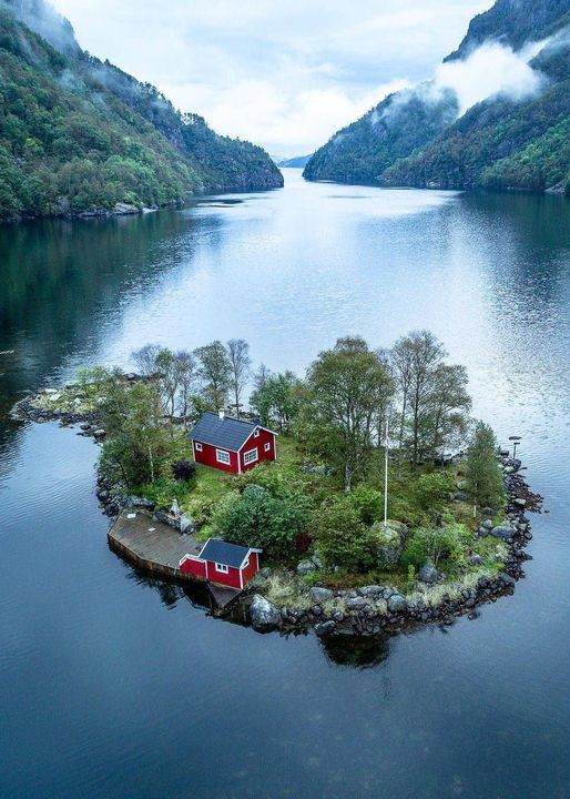 Κι αυτό παιδιά είναι το νησάκι του Νώε στο Lovrafjord της Νορβηγίας. Η κύρια κ... 20