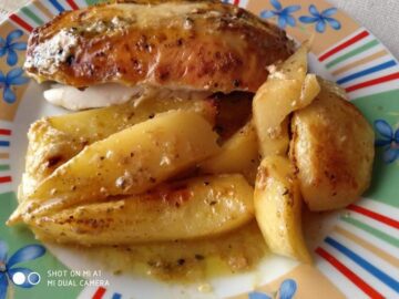Κοτόπουλο λεμονάτο με πατάτες στον φούρνο για σήμερα!!!...