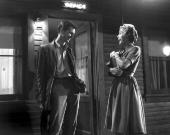 Ο Anthony Perkins και η Janet Leigh στο Psycho (1960).