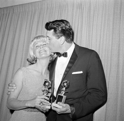 Ο Ροκ Χάντσον με την Ντόρις Ντέι το 1963, αφού ονομάστηκαν αγαπημένα κινηματογραφικά στον κόσμο στο... 1