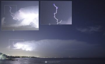 Σε αυτές τις δυο εικόνες, βλέπουμε την εξέλιξη ενός κεραυνού νέφους-αέρα (δηλαδή...