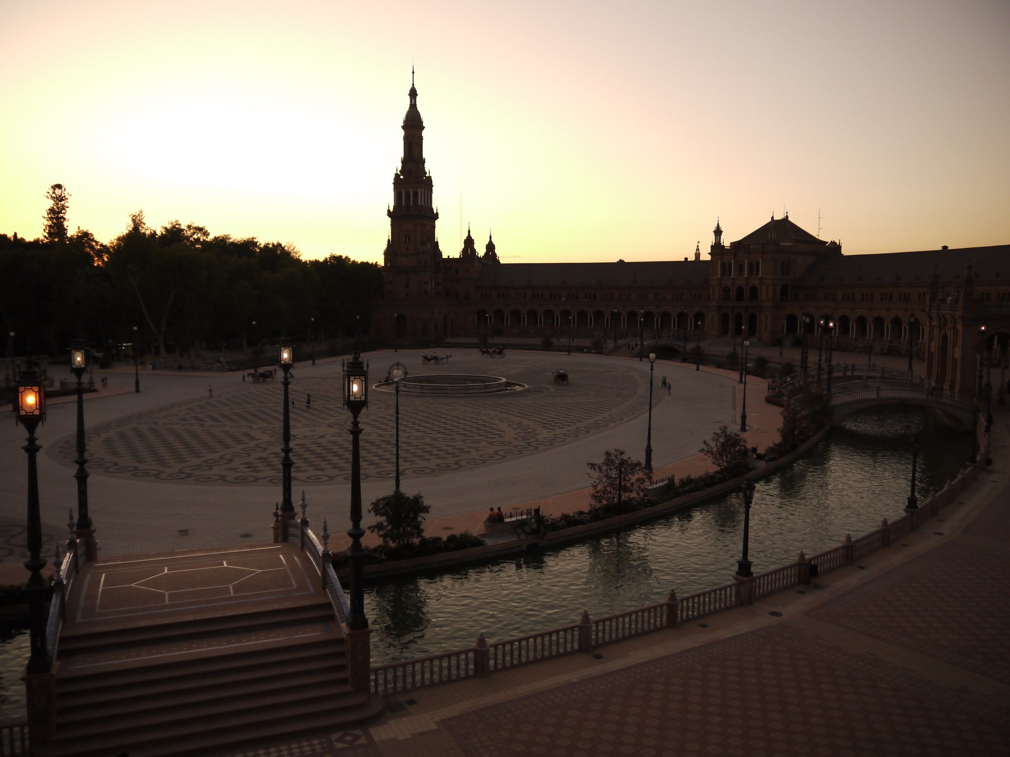 Η Plaza de Espana με αρχιτεκτονική που σε ταξιδεύει. 1