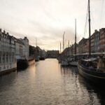 Η διάσημη προκυμαία Nyhavn του 17ου αιώνα με τα πολύχρωμα σπίτια στην Κοπεγχάγη