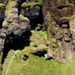 Κι αυτό είναι ένα από τα αγάλματα Moai του νησιού του Πάσχα που σκαλίστηκε μεν ...
