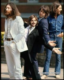 Λίγο πριν τη γνωστή φωτογραφία και του διασημότερου εξωφύλλου, όπου οι Beatles δ...
