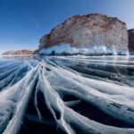 Παγωμένη λίμνη Βαϊκάλη στη Σιβηρία, Ρωσία: Daniel Kordan...