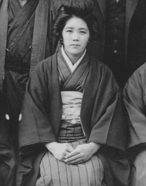 Η Γιαπωνέζα Kane Tanaka, η οποία τότε (2021) ήταν ο γηραιότερος άνθρωπος εν ζωή στη Γη. 1