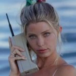 Το πρώτο κινητό τηλέφωνο που διατίθεται στο εμπόριο: DynaTAC 8000X της Motorola, ένα 2-pou...