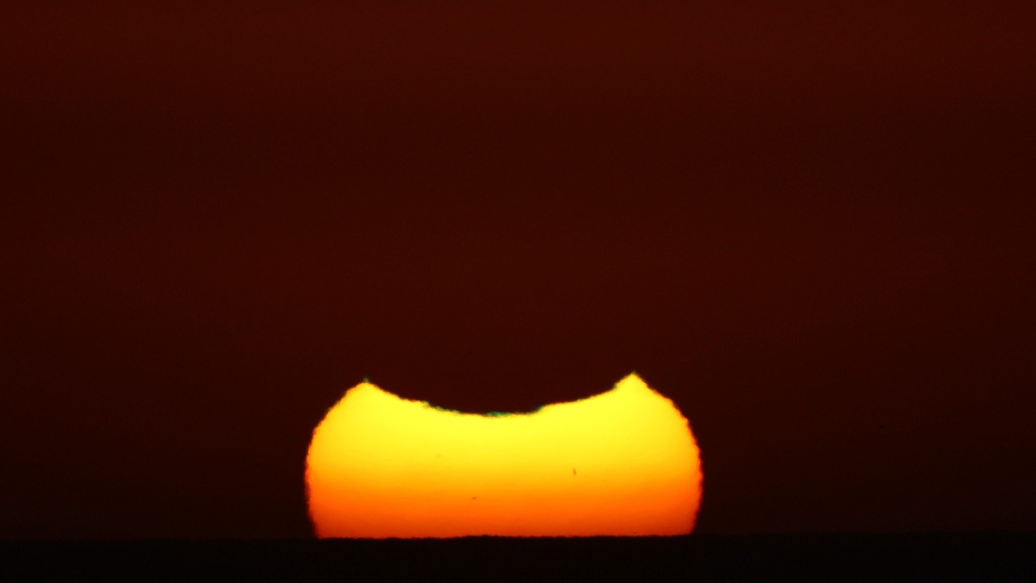 Υπέροχες εικόνες από τη μερική έκλειψη ηλίου στη Χιλή 1