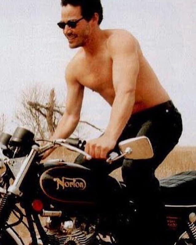 #KeanuReeves με μοτοσικλέτα!... 4