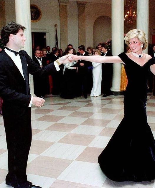 John Travolta and Princess Diana, 1986. «Ο χορός με την πριγκίπισσα Νταϊάνα ήταν ένα από τα ... 1
