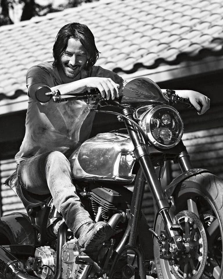 #KeanuReeves με μοτοσικλέτα!... 1