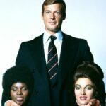 Η Gloria Hendry, ο Roger Moore και η Jane Seymour σε μια διαφημιστική φωτογραφία για το Live και ...