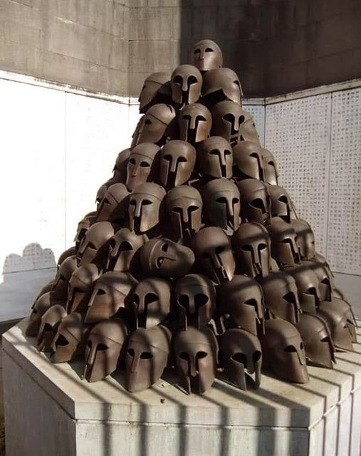 Μνημείο στη Λιέγη του Βελγίου για την τιμή των Ελλήνων στρατιωτών που έχασαν τη ζωή τους κατά τη διάρκεια του Παγκοσμίου... 1