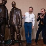Τα αγάλματα των Walter White και Jesse Pinkman του Breaking Bad αποκαλύφθηκαν στο Albuqu...