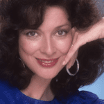 Dixie Carter.  Πρωταγωνίστησε ως Julia Sugarbaker στο Designing Women (1986–93).