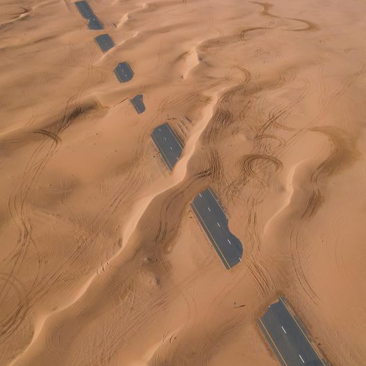 Έρημοι δρόμοι του Ντουμπάι.... 1