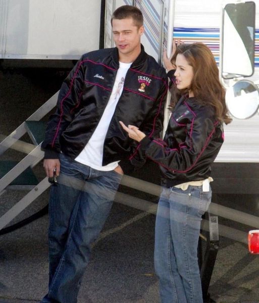 Η Angelina Jolie και ο Brad Pitt στα γυρίσματα του "Mr. and Mrs. Smith", 2004... 1