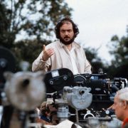 Ο Stanley Kubrick στα γυρίσματα του Barry Lyndon (1975)...