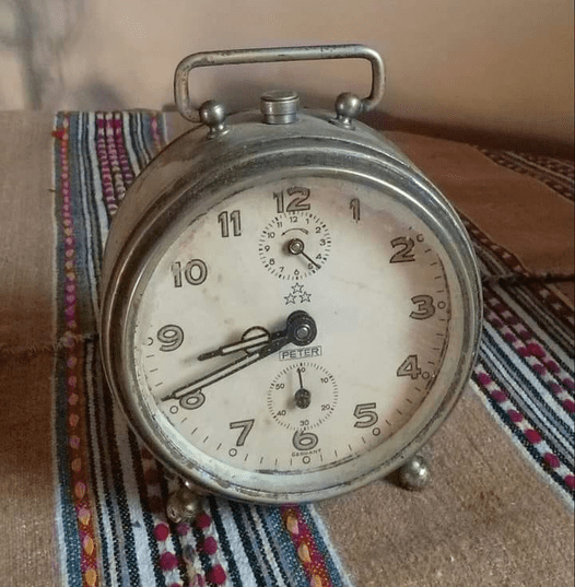 Το παλιό κουρδιστό ρολόϊ. 1